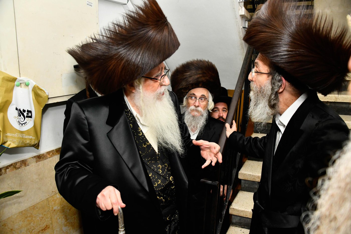הרבי מצאנז בשמחת הוואכט נאכט לנכד הרה"צ רבי אלימלך בידרמן