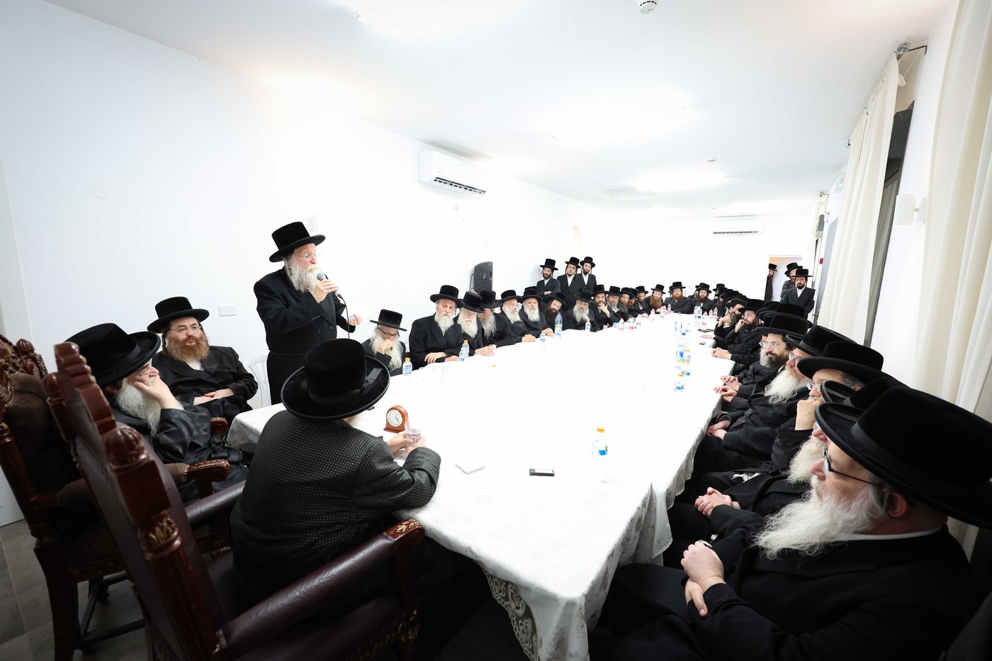 כינוס רבני ויז'ניץ במעון האדמו"ר במושב אורה