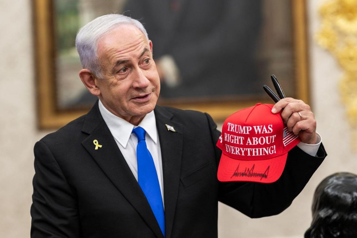 הכובע שקיבל נתניהו