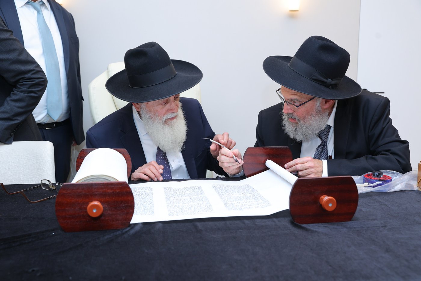 הכנסת ספר תורה לישיבת 'באר יצחק' 