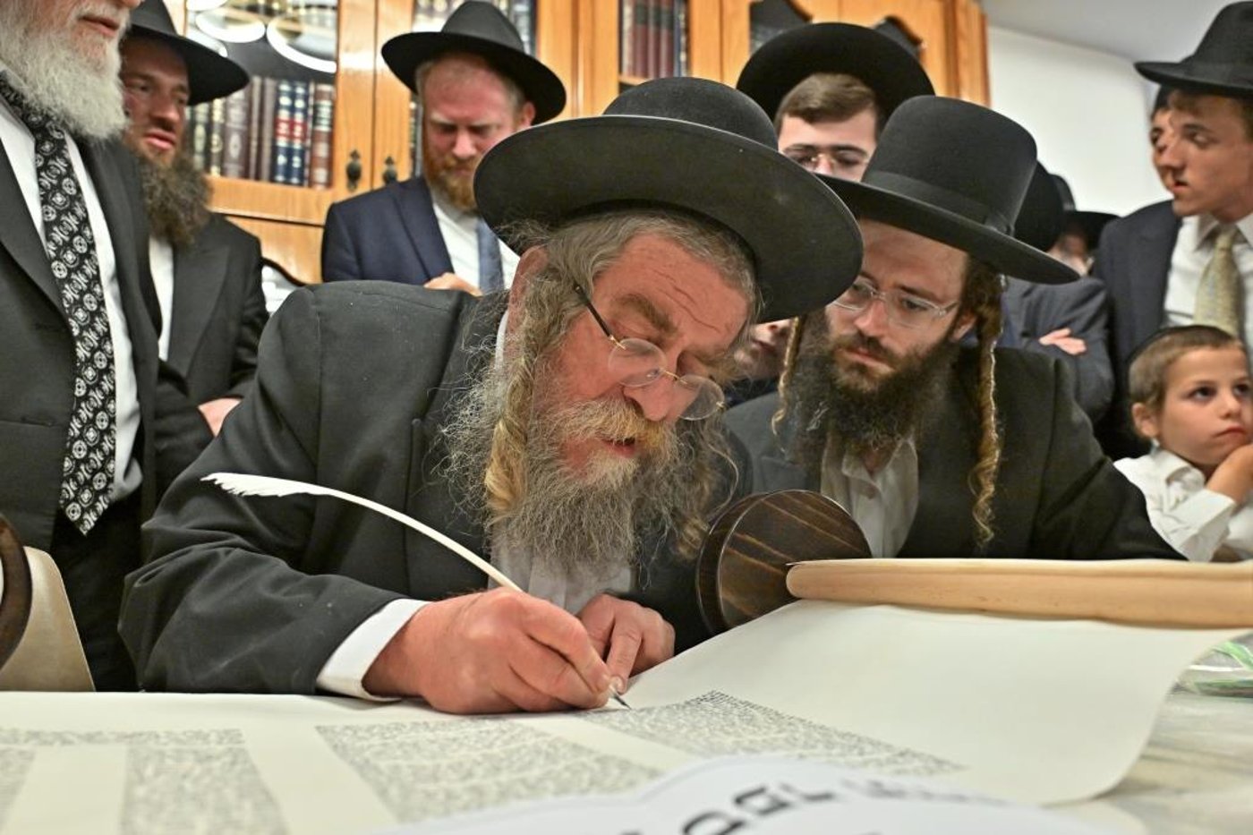 מעמד הכסת ספר תורה להיכל ישיבת הגרי"ש לצעירים