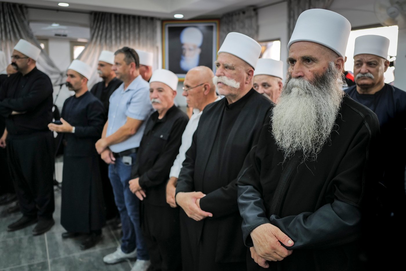 משפחתו וחבריו של החייל הישראלי רב-סרן (מיל') נאיל פווארסי משתתפים בטקס הלווייתו בכפר הדרוזי מע'אר, ב-20 בספטמבר 2024, הוא נהרג בתקיפת מזל"ט של חיזבאללה בצפון ישראל