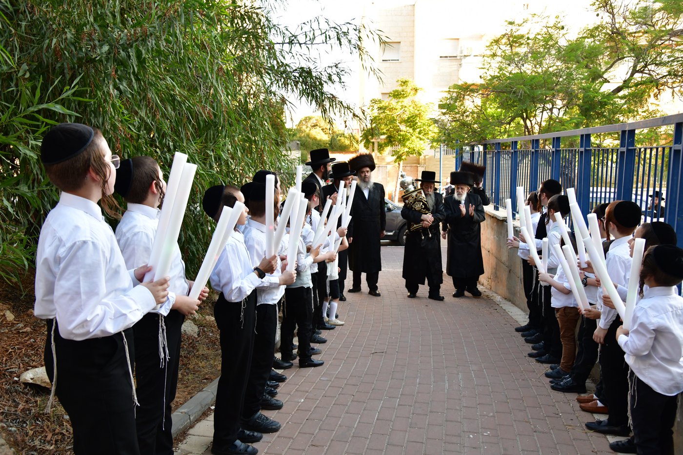 הכנסת ספר תורה לביהמ"ד 'שבט הלוי' באלעד