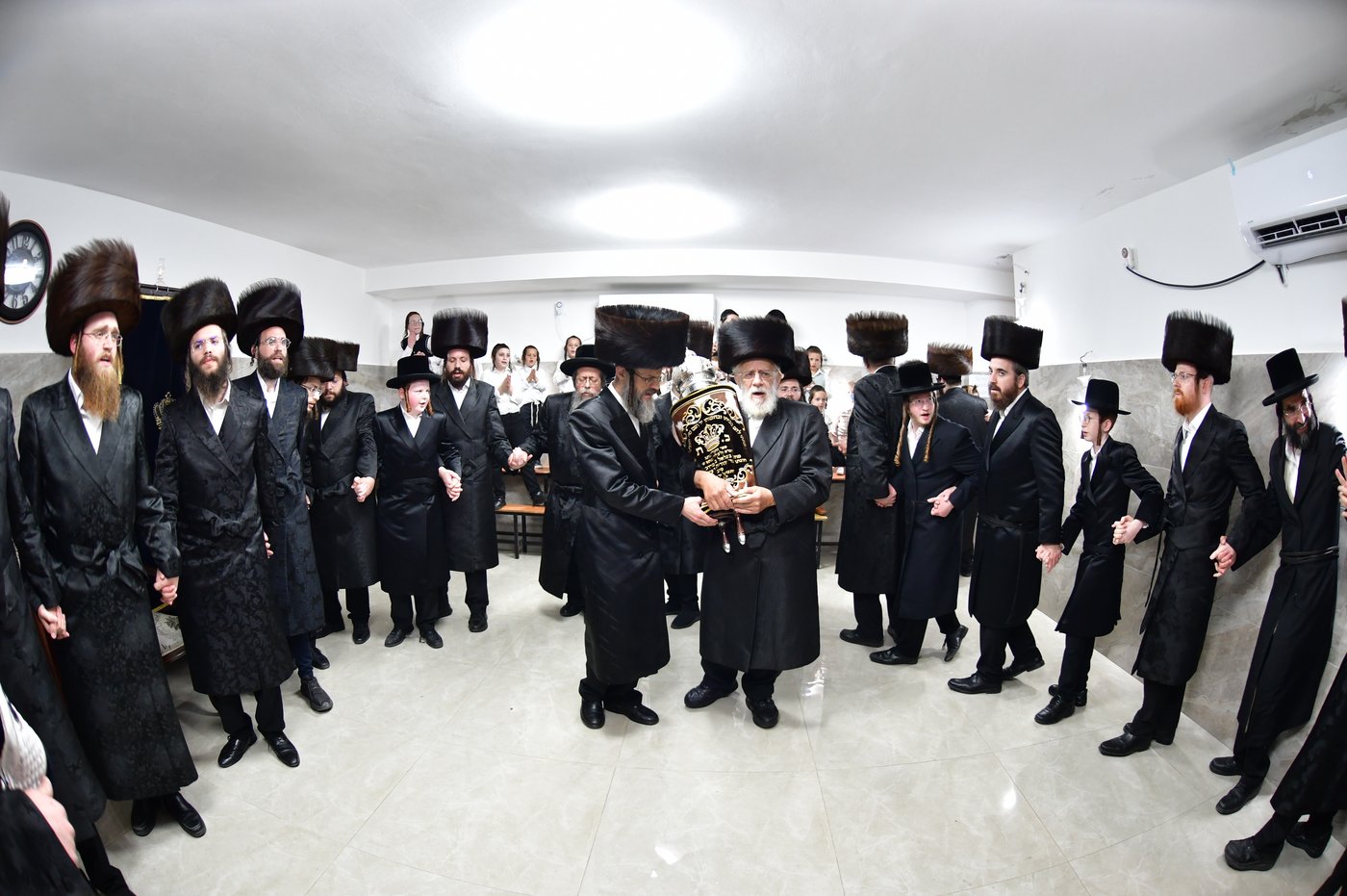 הכנסת ספר תורה לביהמ"ד 'שבט הלוי' באלעד