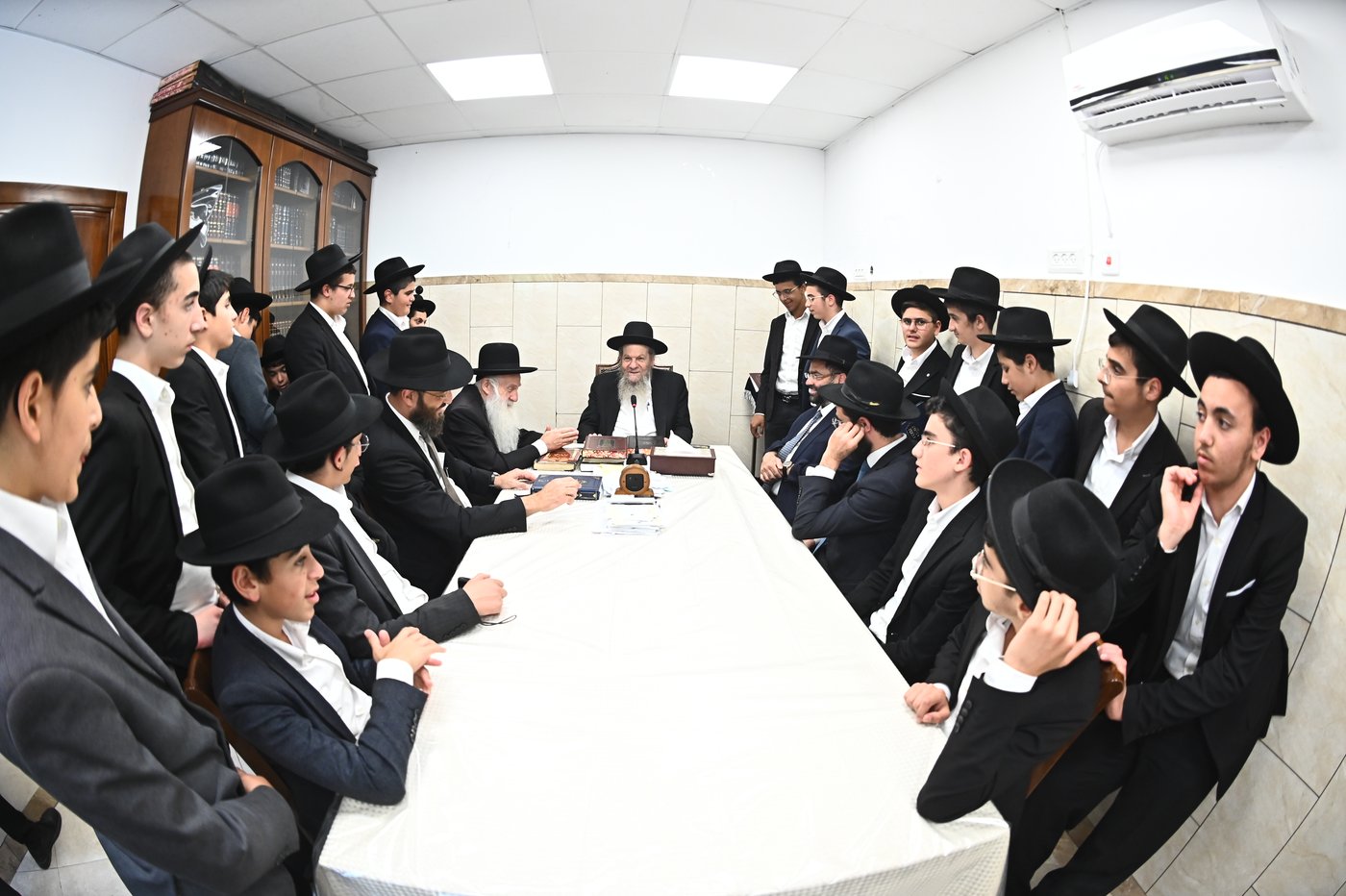 ילדי סוכת דוד אצל הגר"מ אדלשטיין