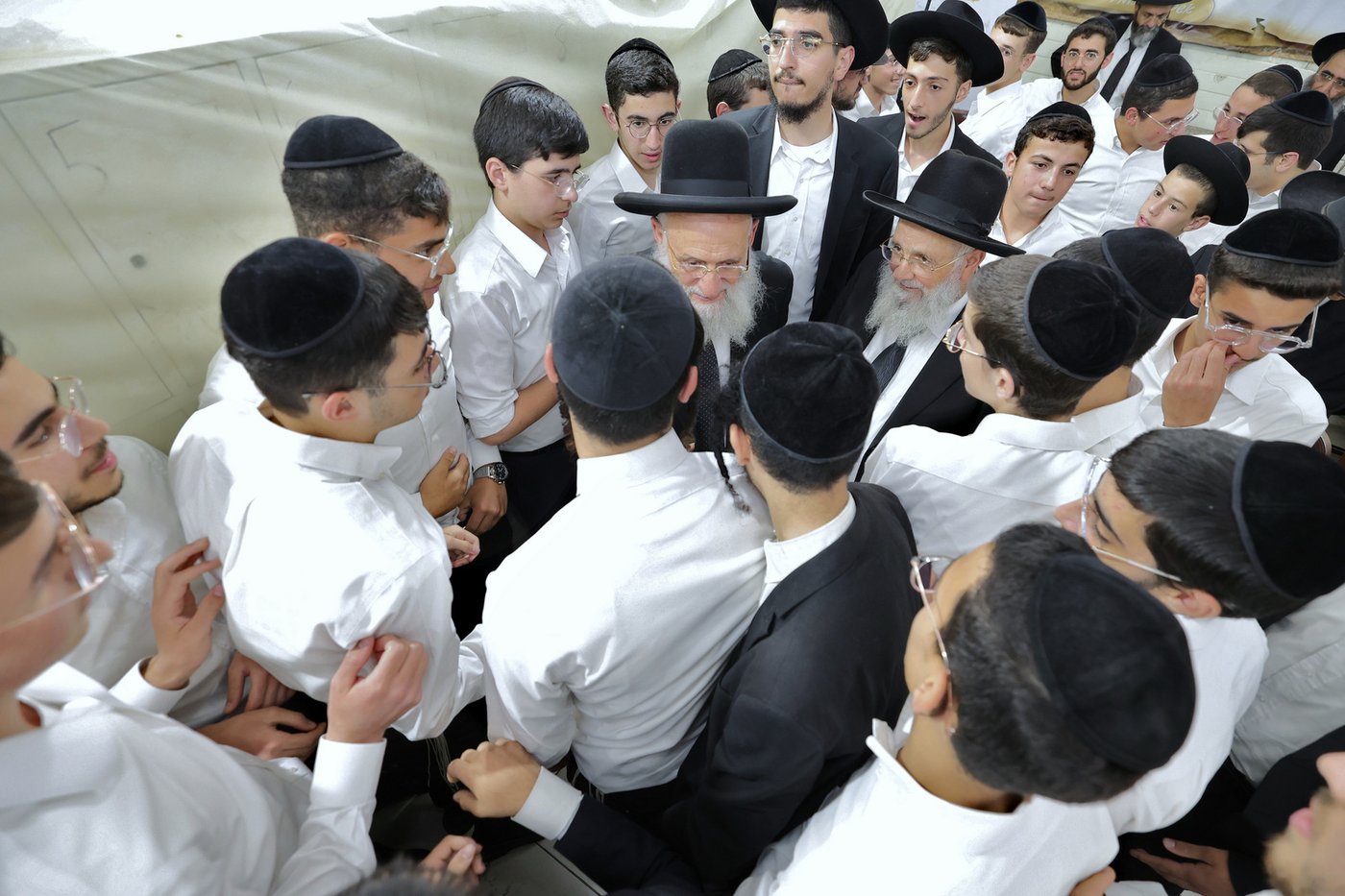 תלמידי 'לבב חכמה' במבחן סיכה אצל הגר"ר אלבז