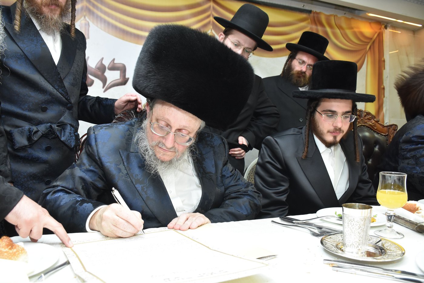 שמחת אירוסי בת הזקונים של האדמו"ר מראדזין