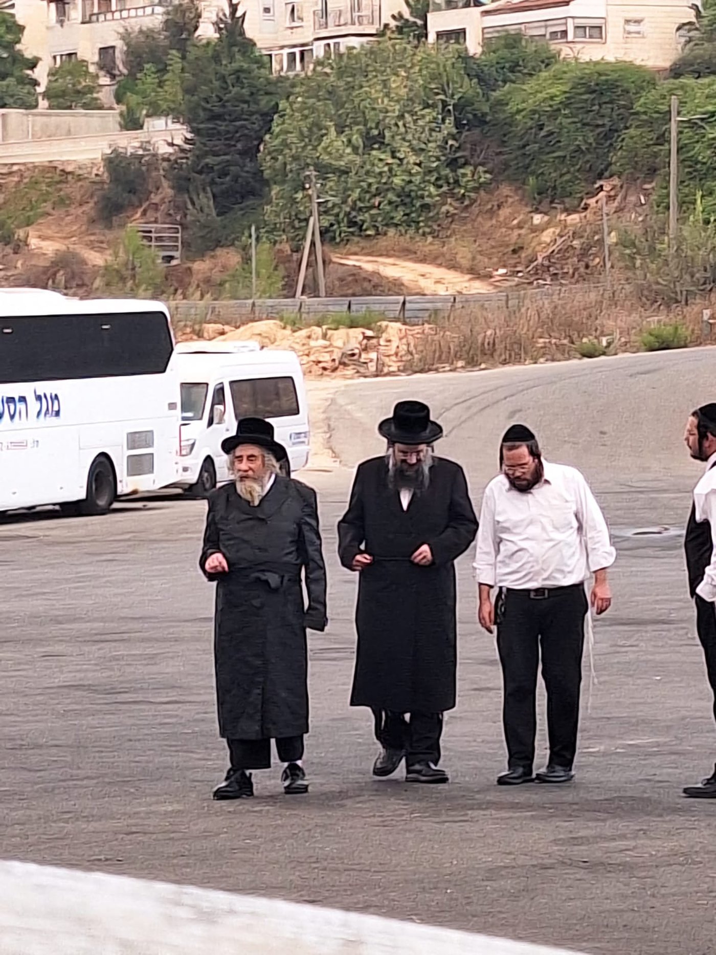 האדמו"ר מרחמסטריווקא בנאות דשא ב'גבעת זאב' 