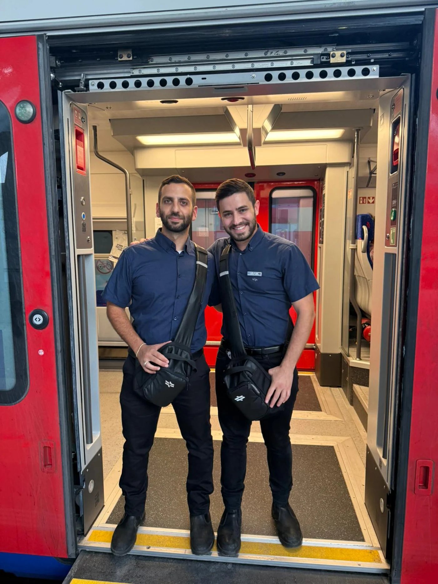 פקחי הרכבת ניב דהן ושלו יאיר לוי 