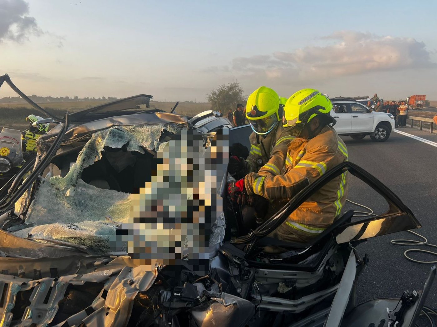 הרכב נמעך מפגיעת המשאית והנהג בן ה-30 נהרג במקום