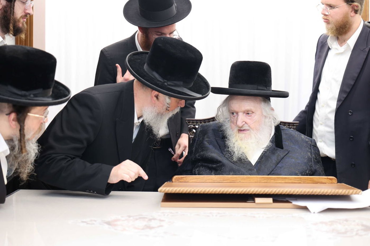 המעמד במעונו של הגאון רבי משה שטרנבוך