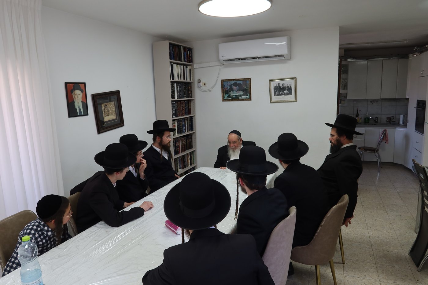 נכד האדמו"ר מגור בבחינה אצל הגר"א סלים