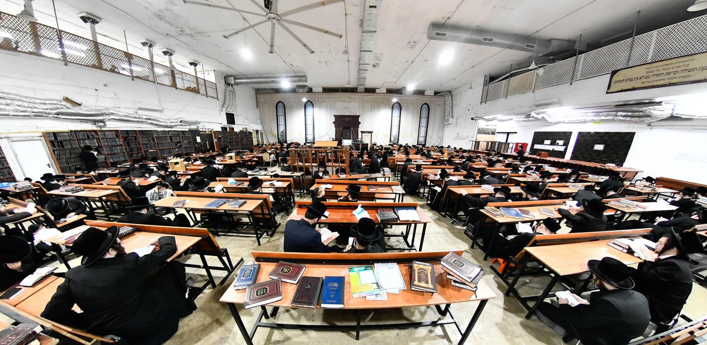 תשעה באב בחצה"ק מחנובקא בעלזא