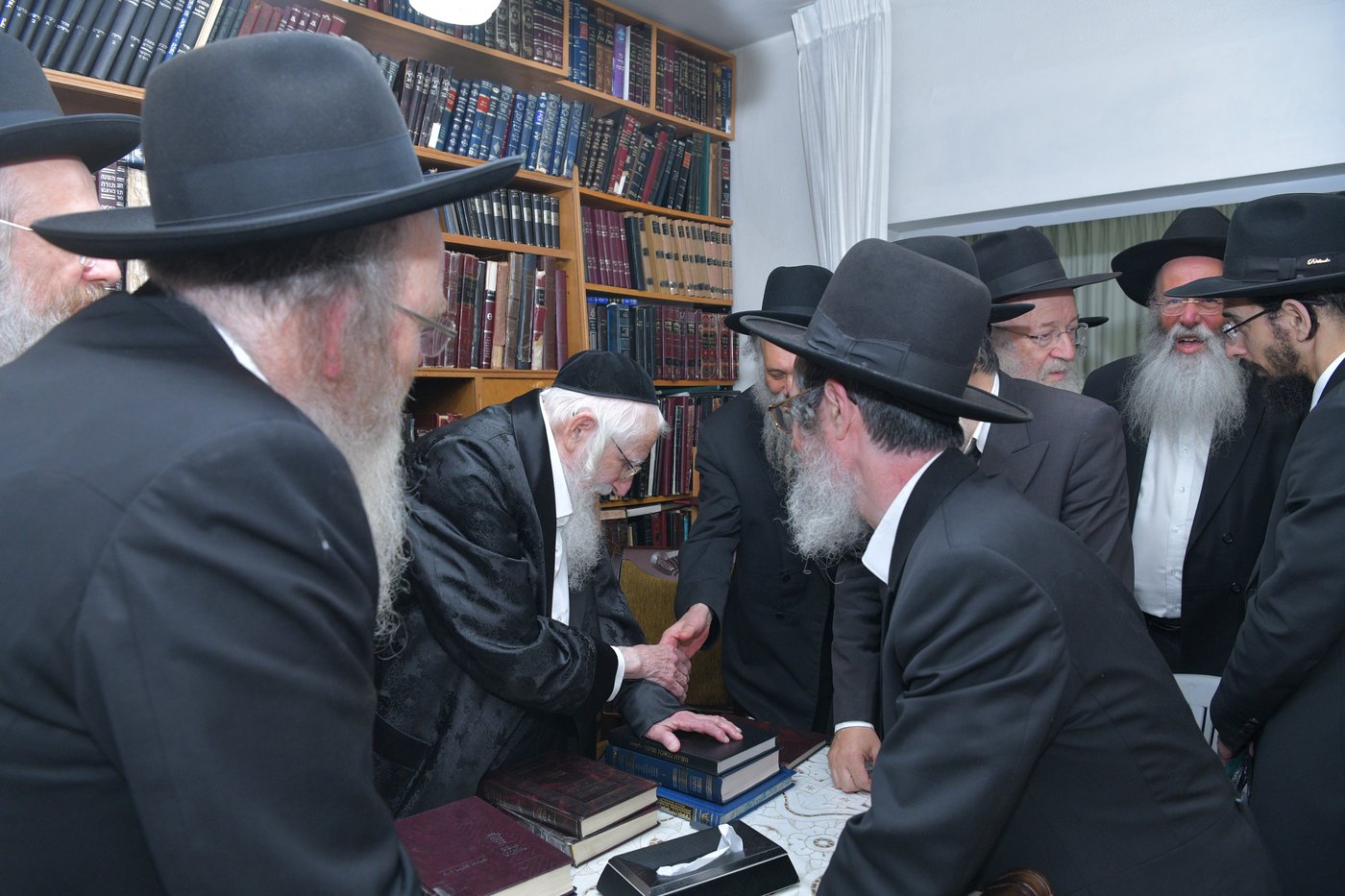 התאחדות רבני הקהילות התכנסו במעונו של הגר"ע אויערבאך