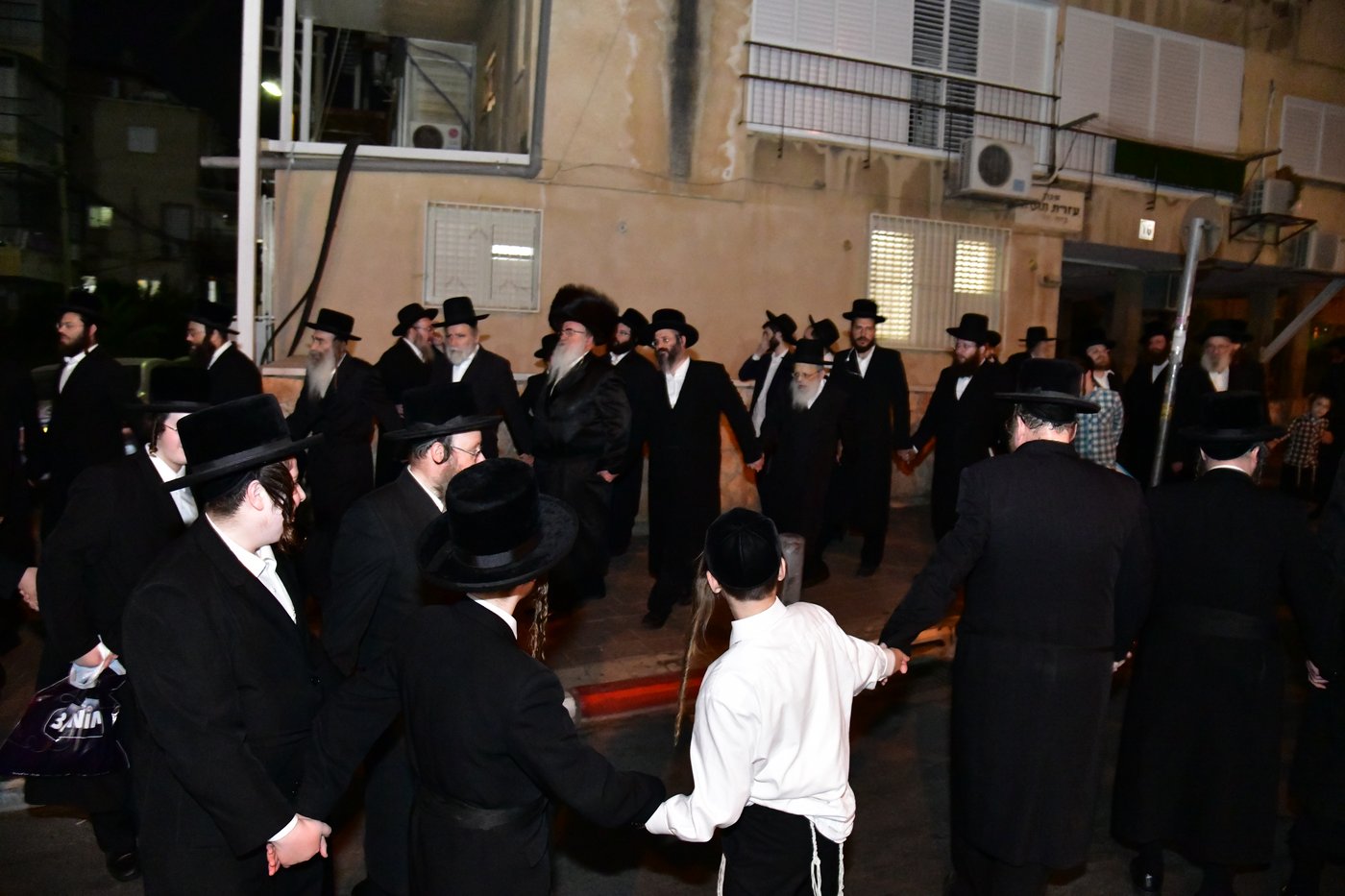 תשעה באב בחצה"ק ביאלה רמת אהרן