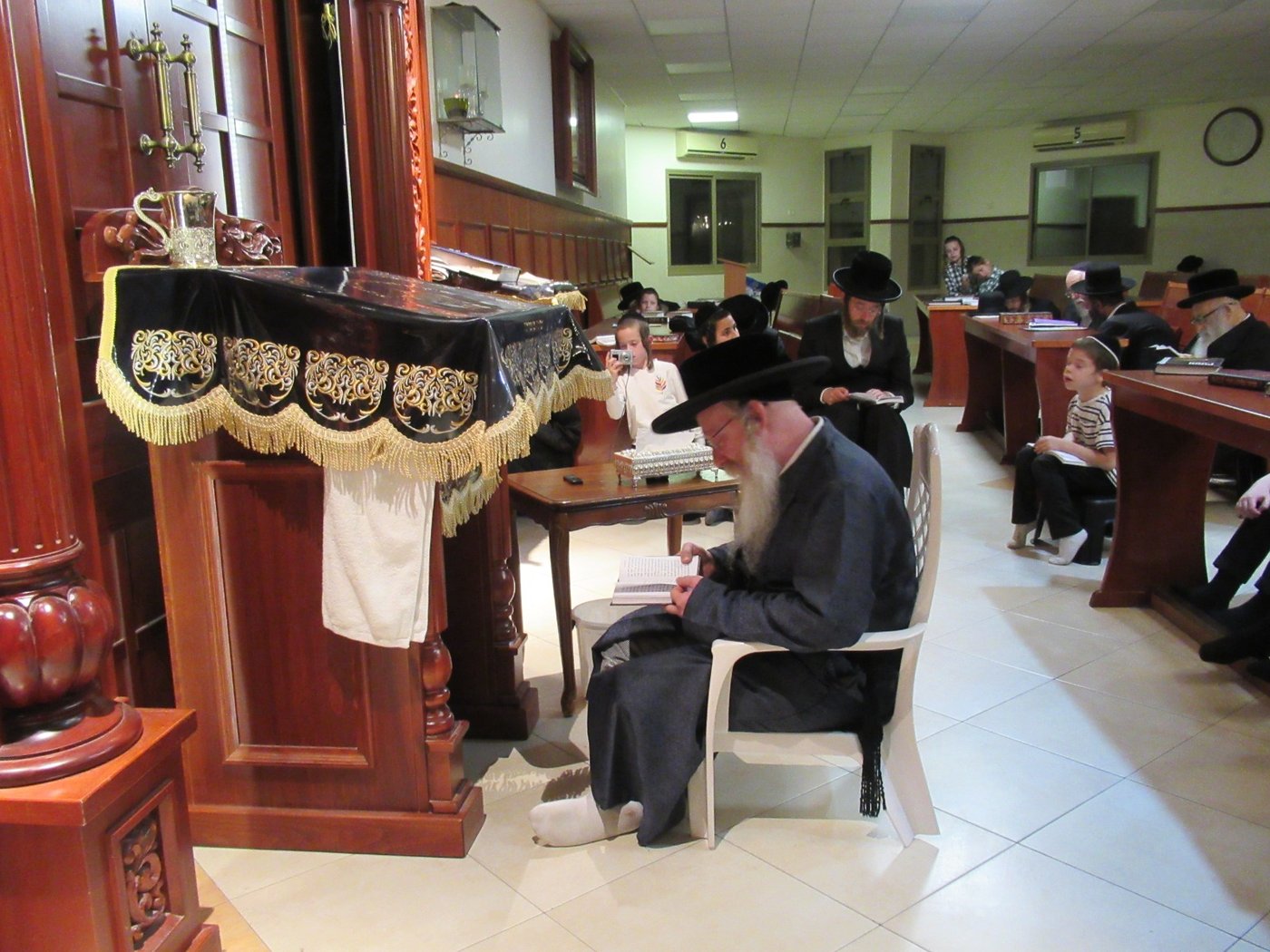 תשעה באב בחצה"ק קרעטשניף ק"ג