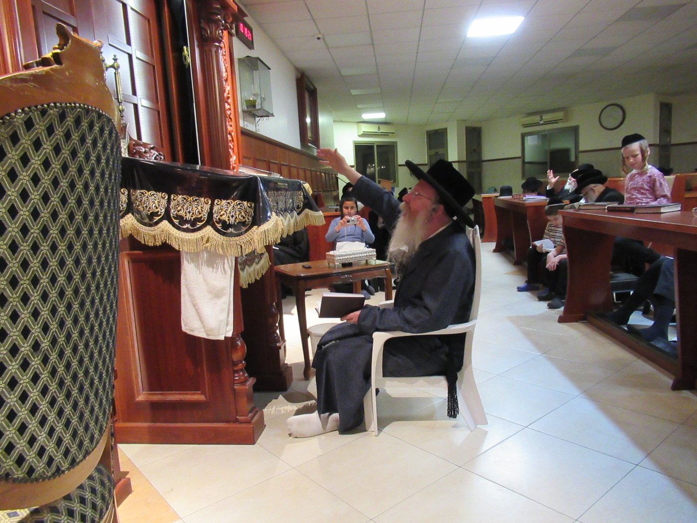 תשעה באב בחצה"ק קרעטשניף ק"ג