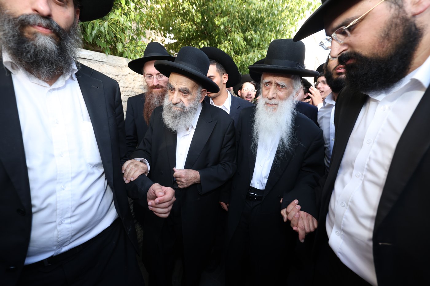 עצרת האלפים בירושלים נכח גזירת הגיוס בראשות גדולי ישראל