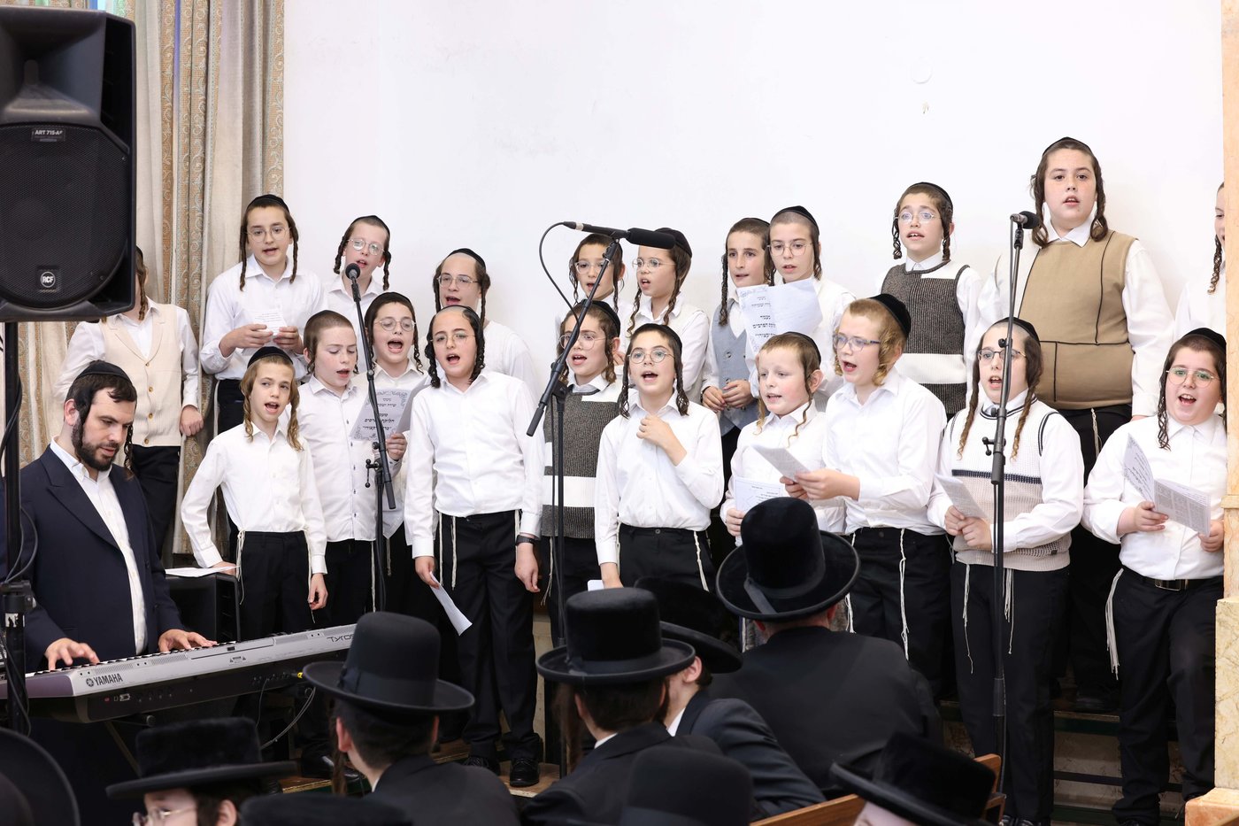 מעמד חלוקת פרסים בת"ת 'חיי עולם' 