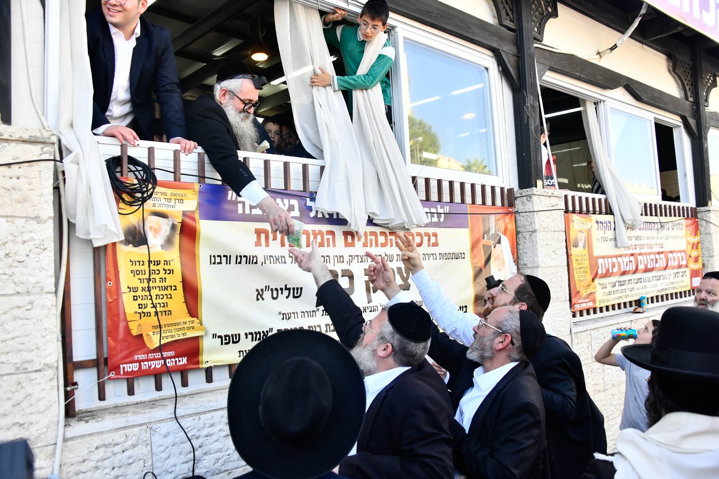 ברכת כהנים עם מאות כהנים בשטיבלך המרכזי בשכונת הר נוף