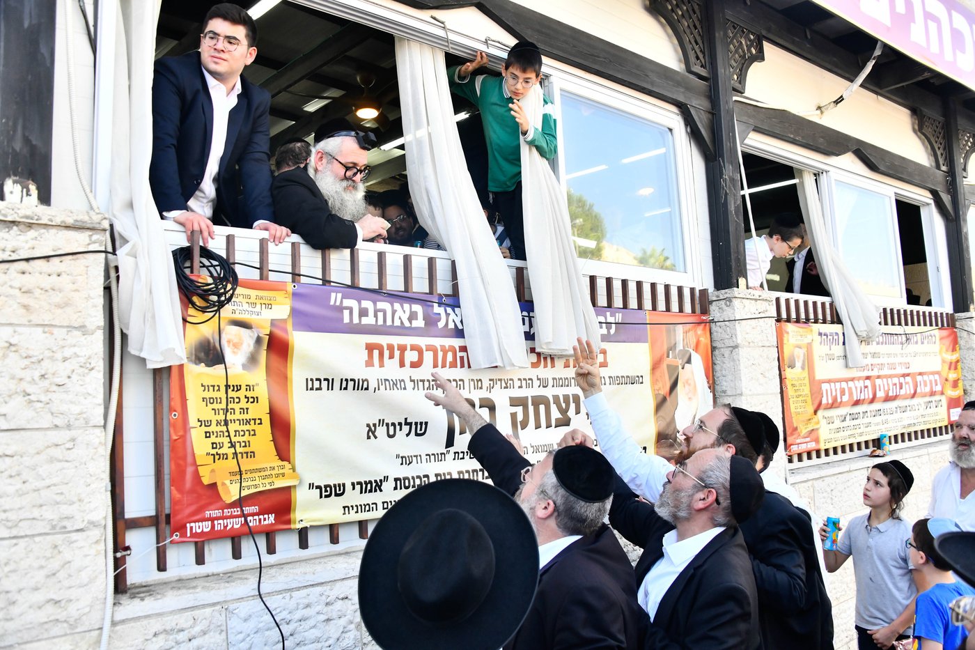 ברכת כהנים עם מאות כהנים בשטיבלך המרכזי בשכונת הר נוף
