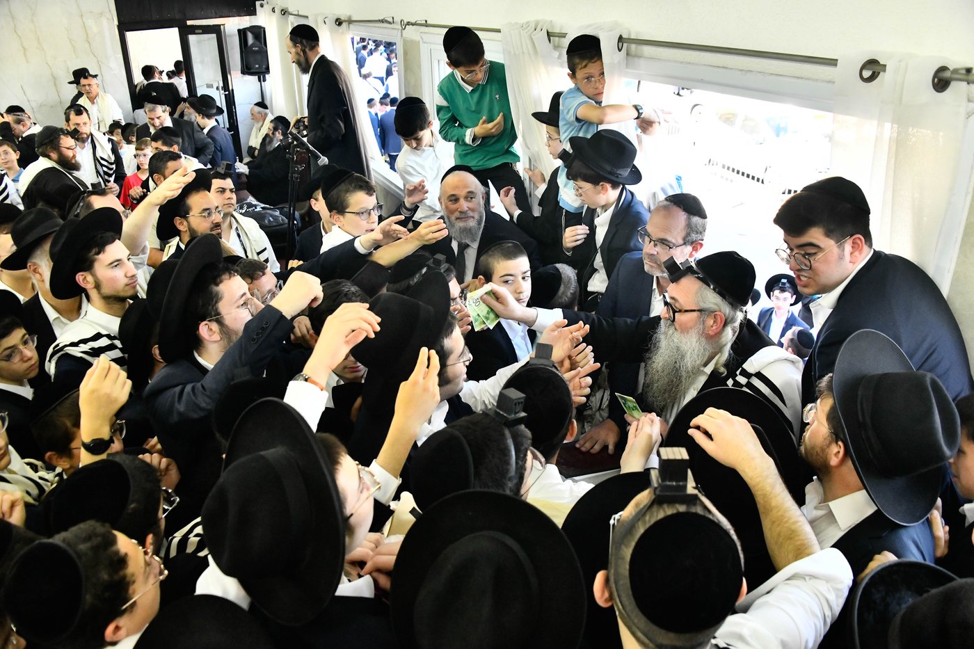 ברכת כהנים עם מאות כהנים בשטיבלך המרכזי בשכונת הר נוף