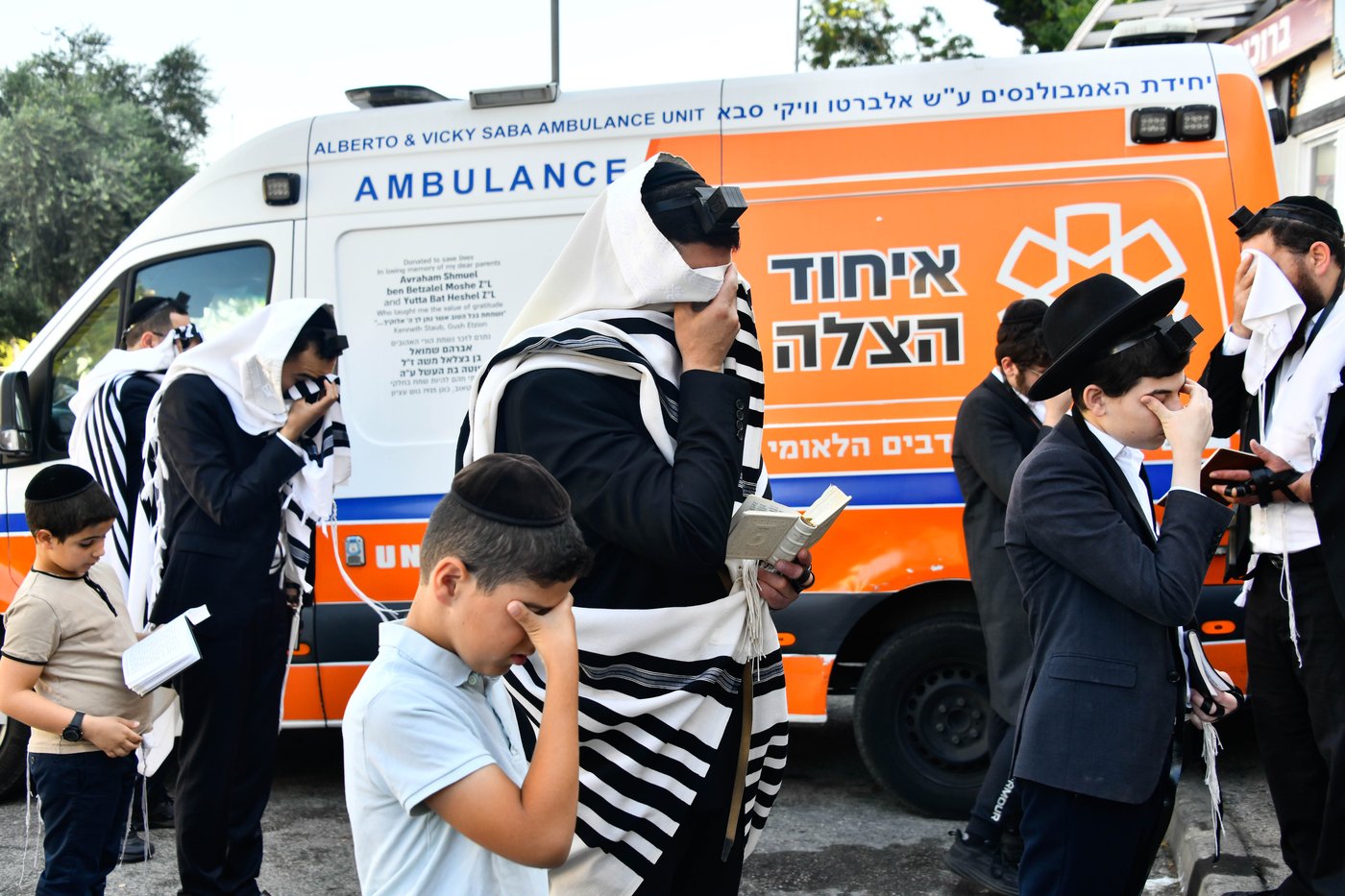 ברכת כהנים עם מאות כהנים בשטיבלך המרכזי בשכונת הר נוף