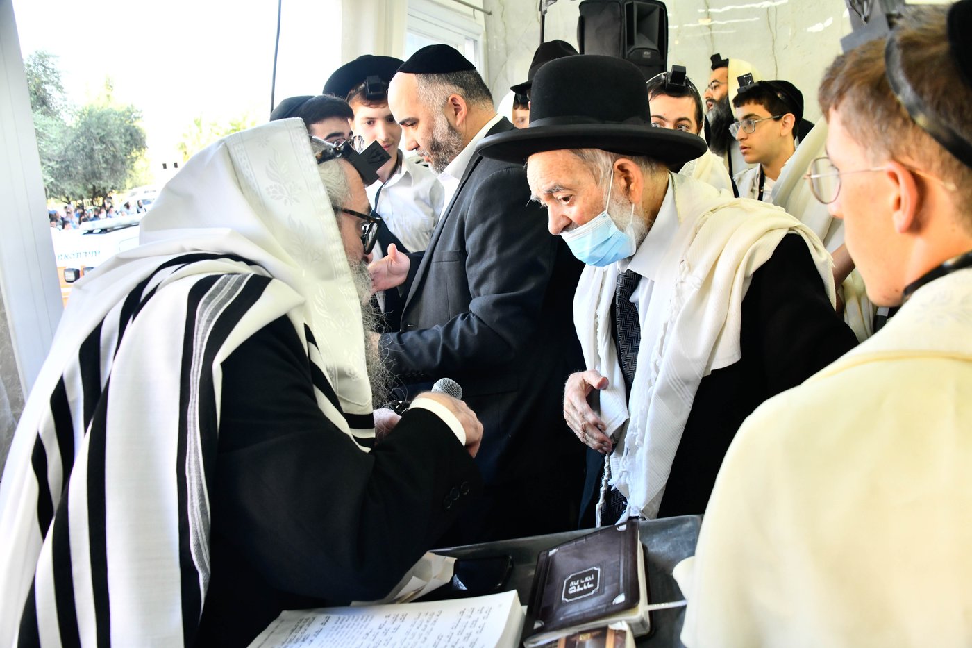 ברכת כהנים עם מאות כהנים בשטיבלך המרכזי בשכונת הר נוף