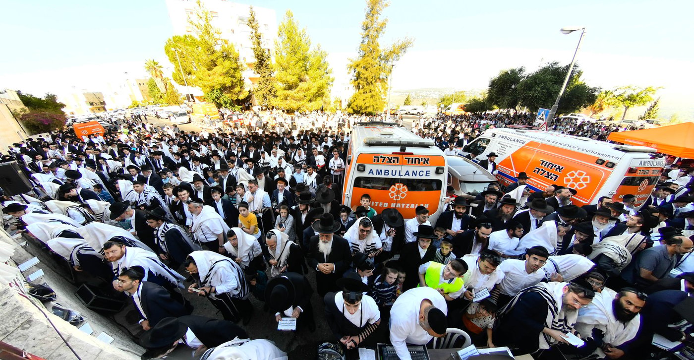 ברכת כהנים עם מאות כהנים בשטיבלך המרכזי בשכונת הר נוף
