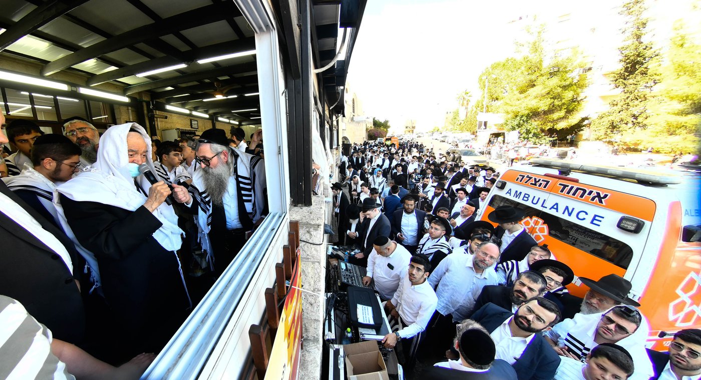 ברכת כהנים עם מאות כהנים בשטיבלך המרכזי בשכונת הר נוף
