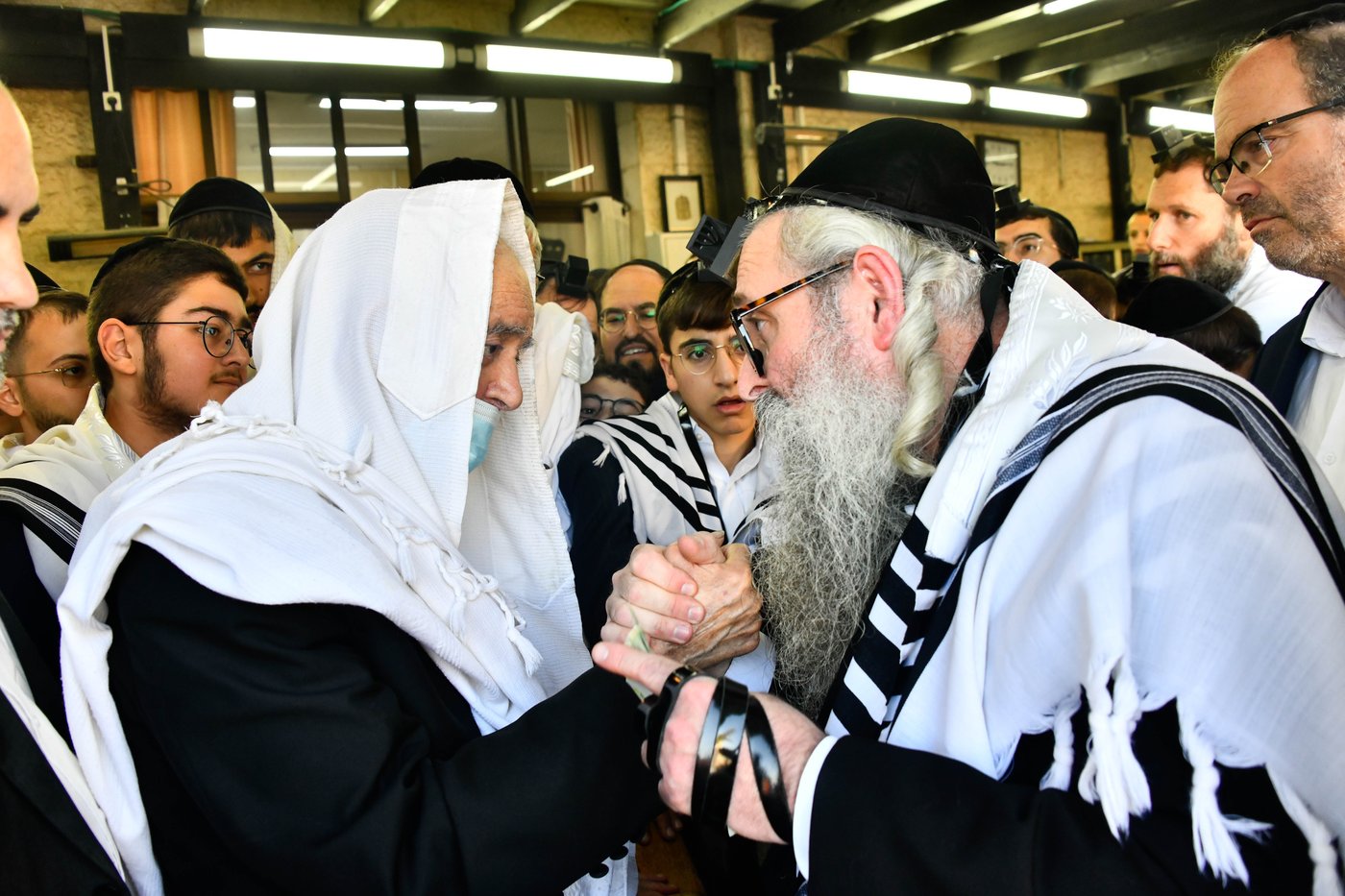 ברכת כהנים עם מאות כהנים בשטיבלך המרכזי בשכונת הר נוף