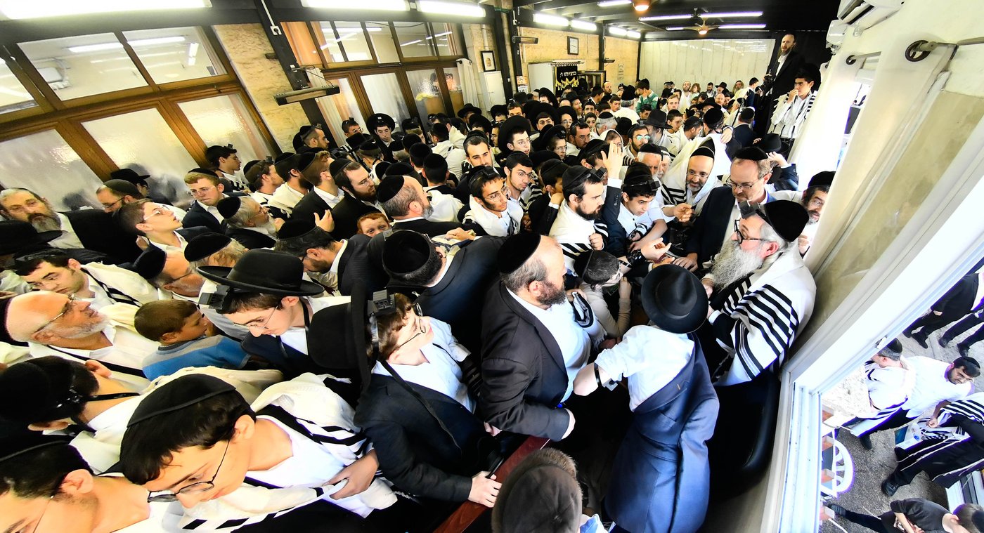 ברכת כהנים עם מאות כהנים בשטיבלך המרכזי בשכונת הר נוף