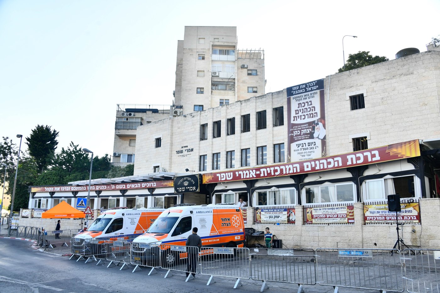ברכת כהנים עם מאות כהנים בשטיבלך המרכזי בשכונת הר נוף