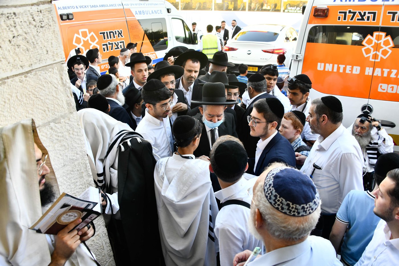 ברכת כהנים עם מאות כהנים בשטיבלך המרכזי בשכונת הר נוף