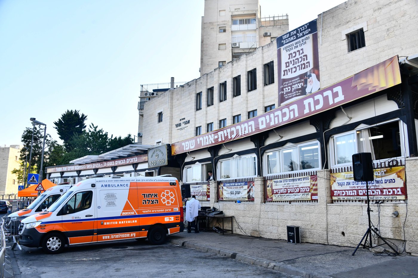 ברכת כהנים עם מאות כהנים בשטיבלך המרכזי בשכונת הר נוף