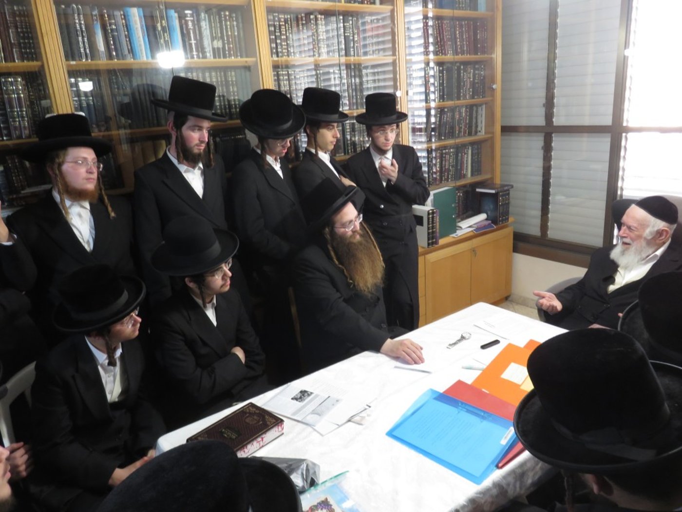 תלמידי ישיבת באיאן אצל הגר"י זילברשטיין