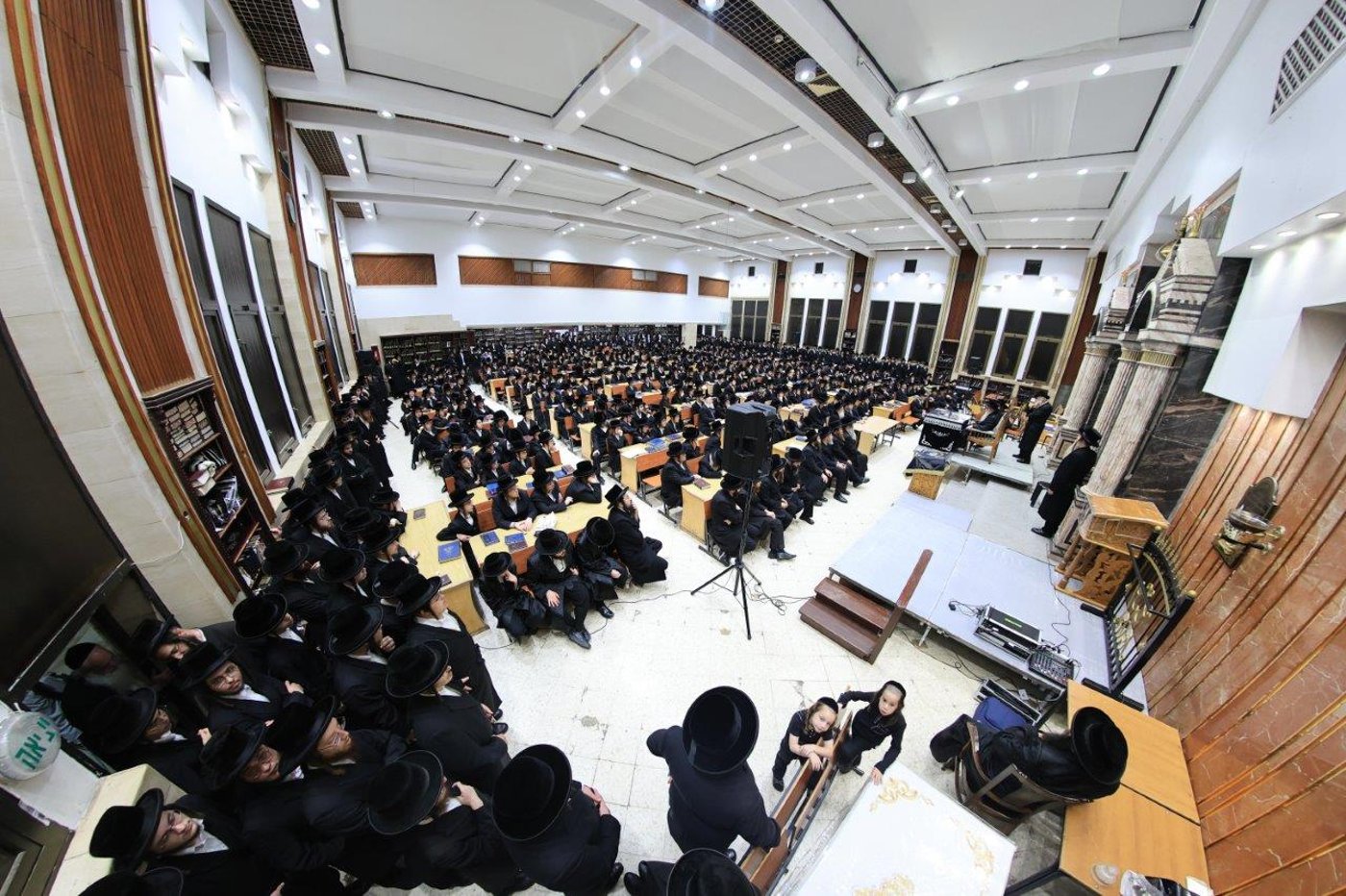 פתיחת הזמן בישיבות צאנז