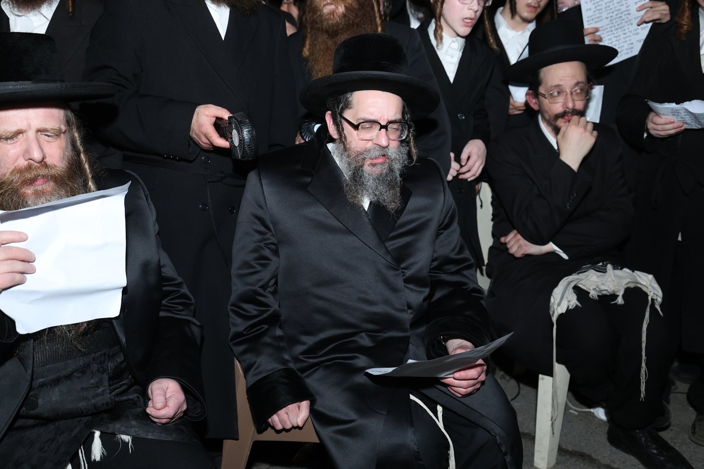 מחאת קהילות החסידים בראשות גדולי האדמו"רים מול כלא 10