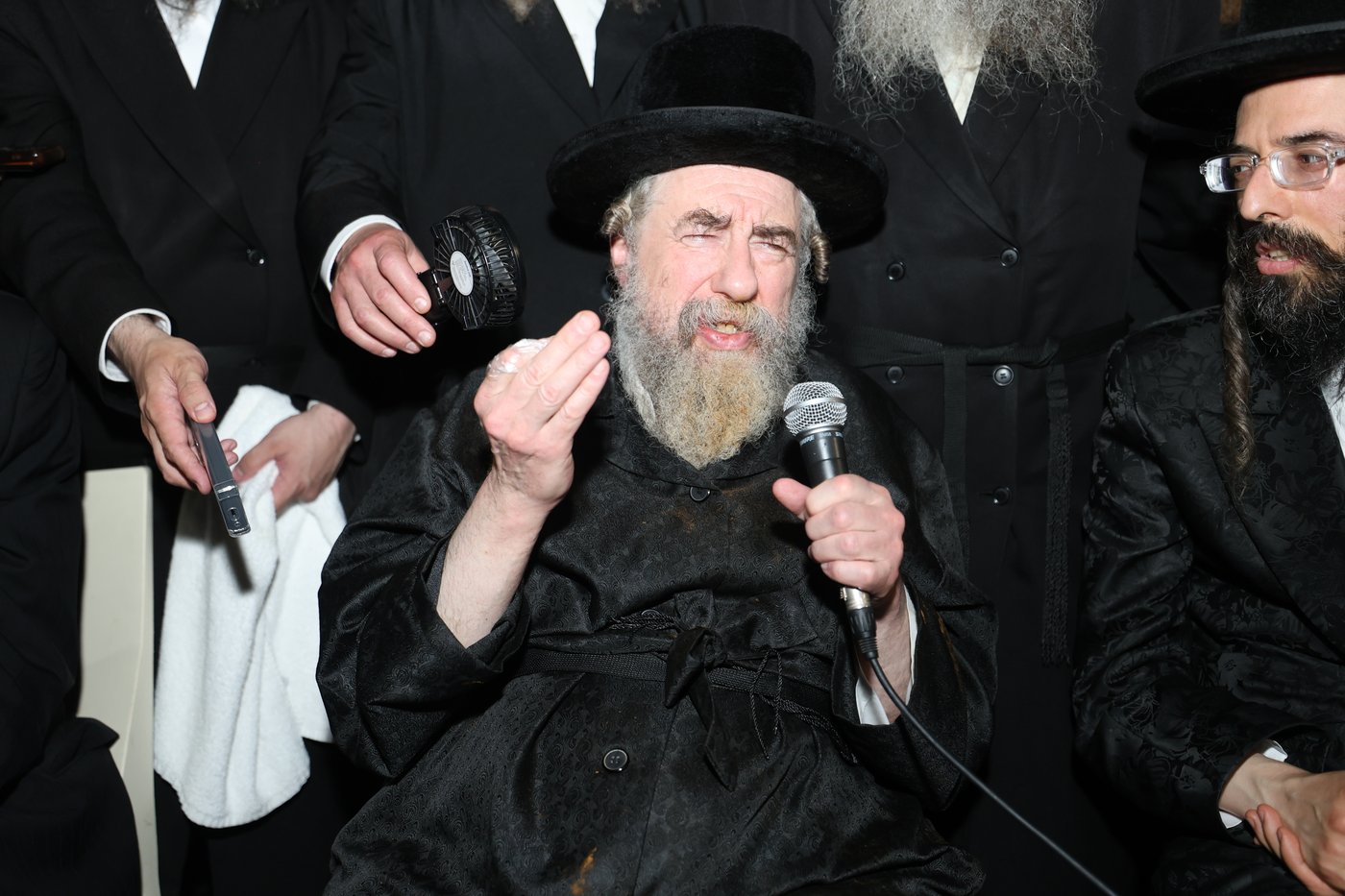 מחאת קהילות החסידים בראשות גדולי האדמו"רים מול כלא 10