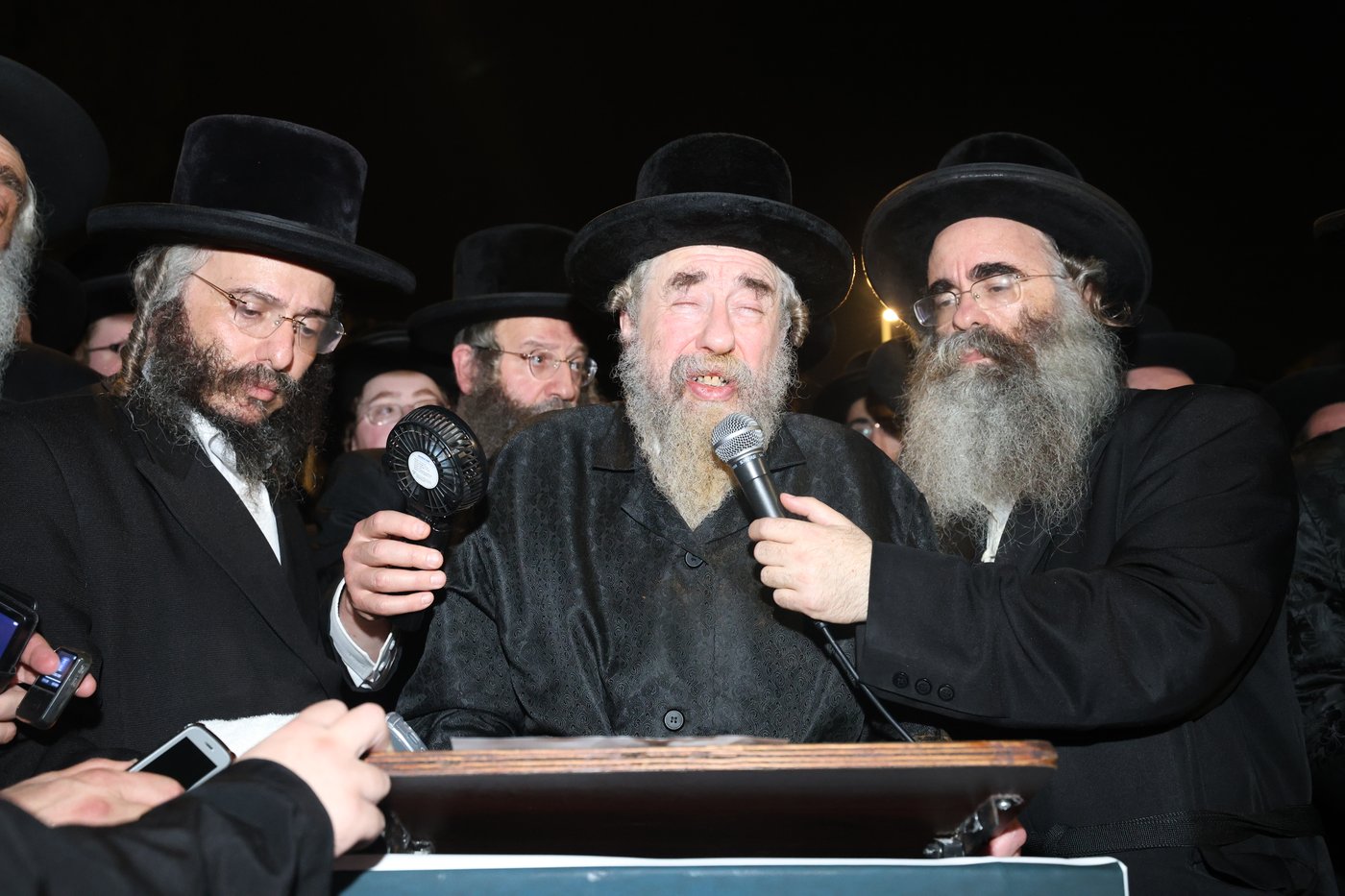 מחאת קהילות החסידים בראשות גדולי האדמו"רים מול כלא 10