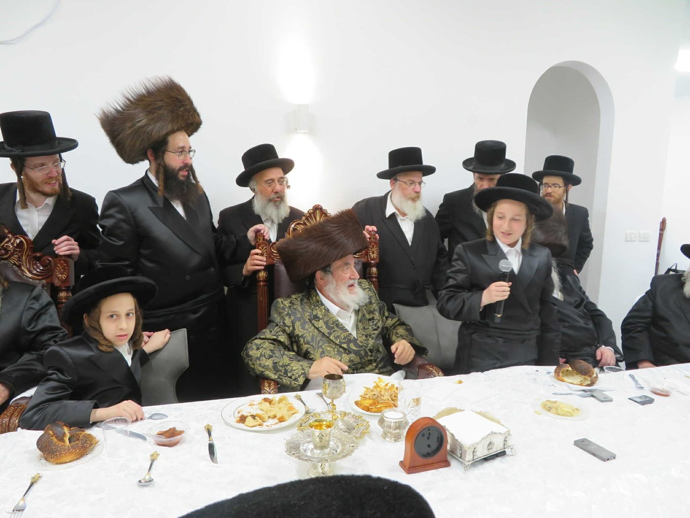 שמחת הבר מצווה לניניו התאומים של האדמו"ר מויז'ניץ