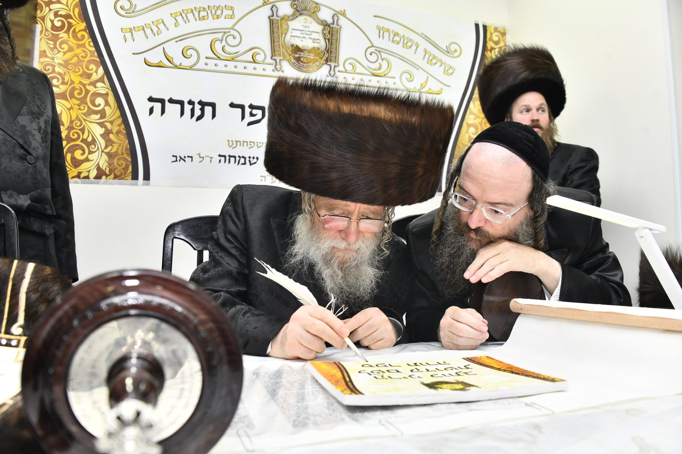 הכנסת ספר תורה לביהמ"ד ערלוי בב"ב