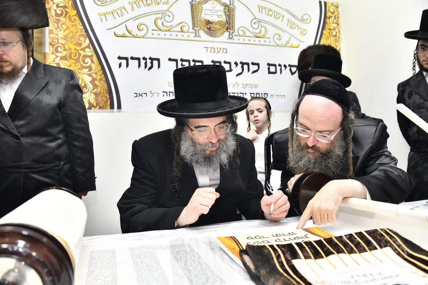 הכנסת ספר תורה לביהמ"ד ערלוי בב"ב