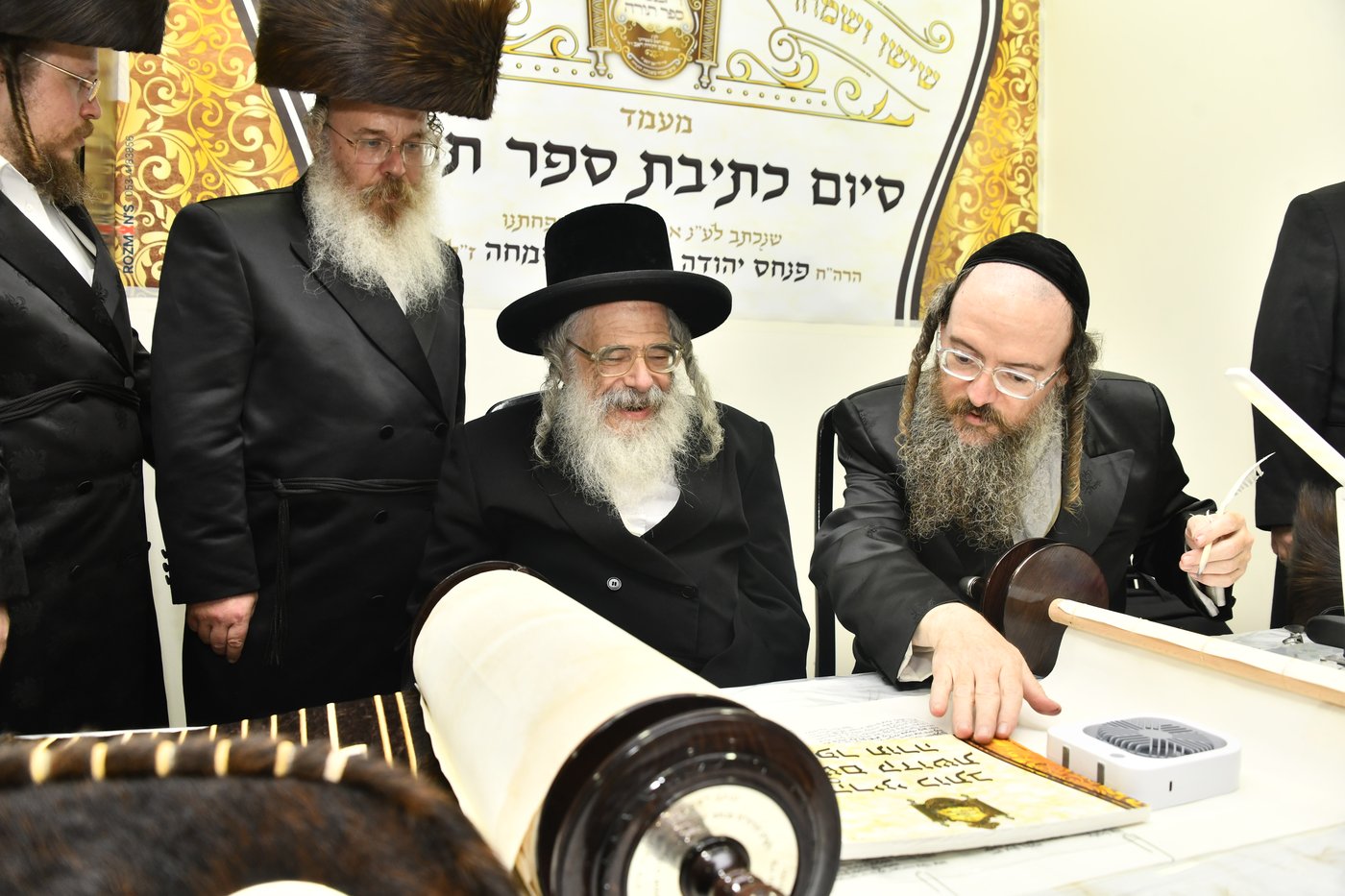 הכנסת ספר תורה לביהמ"ד ערלוי בב"ב
