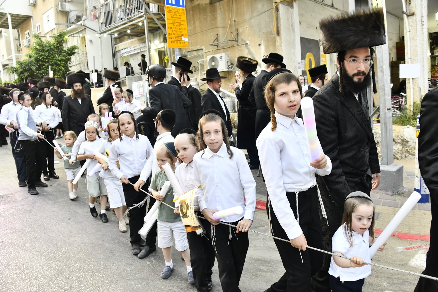 הכנסת ספר תורה לביהמ"ד ערלוי בב"ב