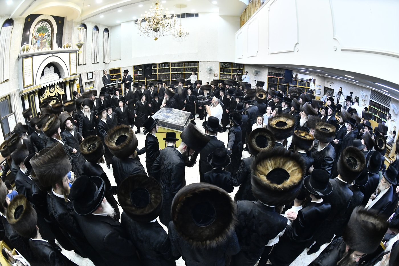 הכנסת ספר תורה לביהמ"ד ערלוי בב"ב