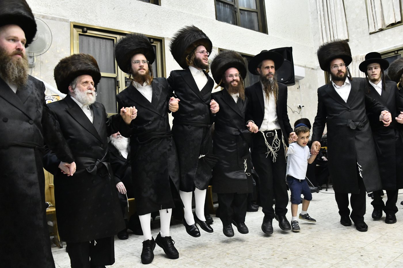 הכנסת ספר תורה לביהמ"ד ערלוי בב"ב