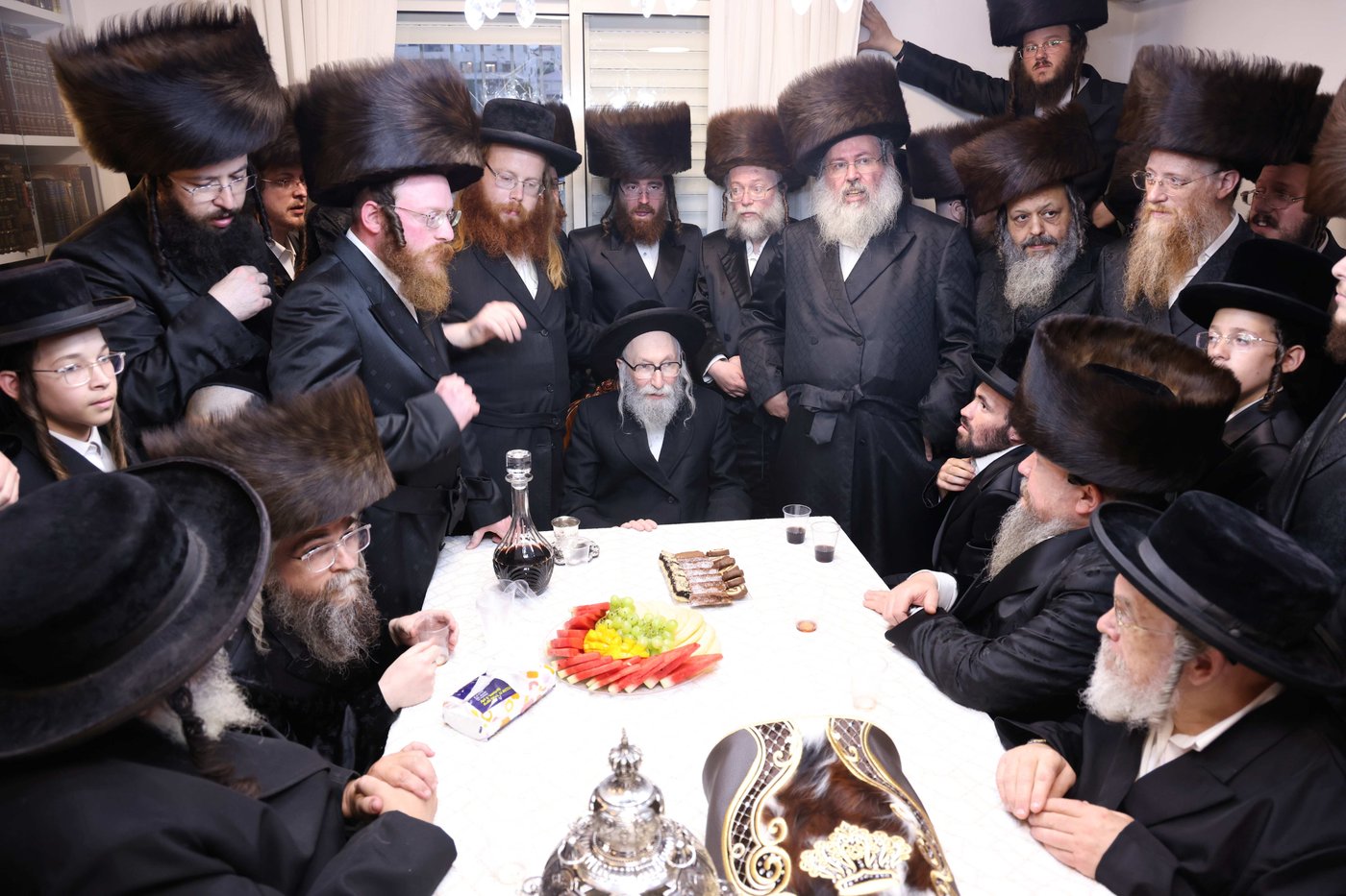הכנסת ס"ת לביהמ"ד קהל חסידי ירושלים בבית שמש 