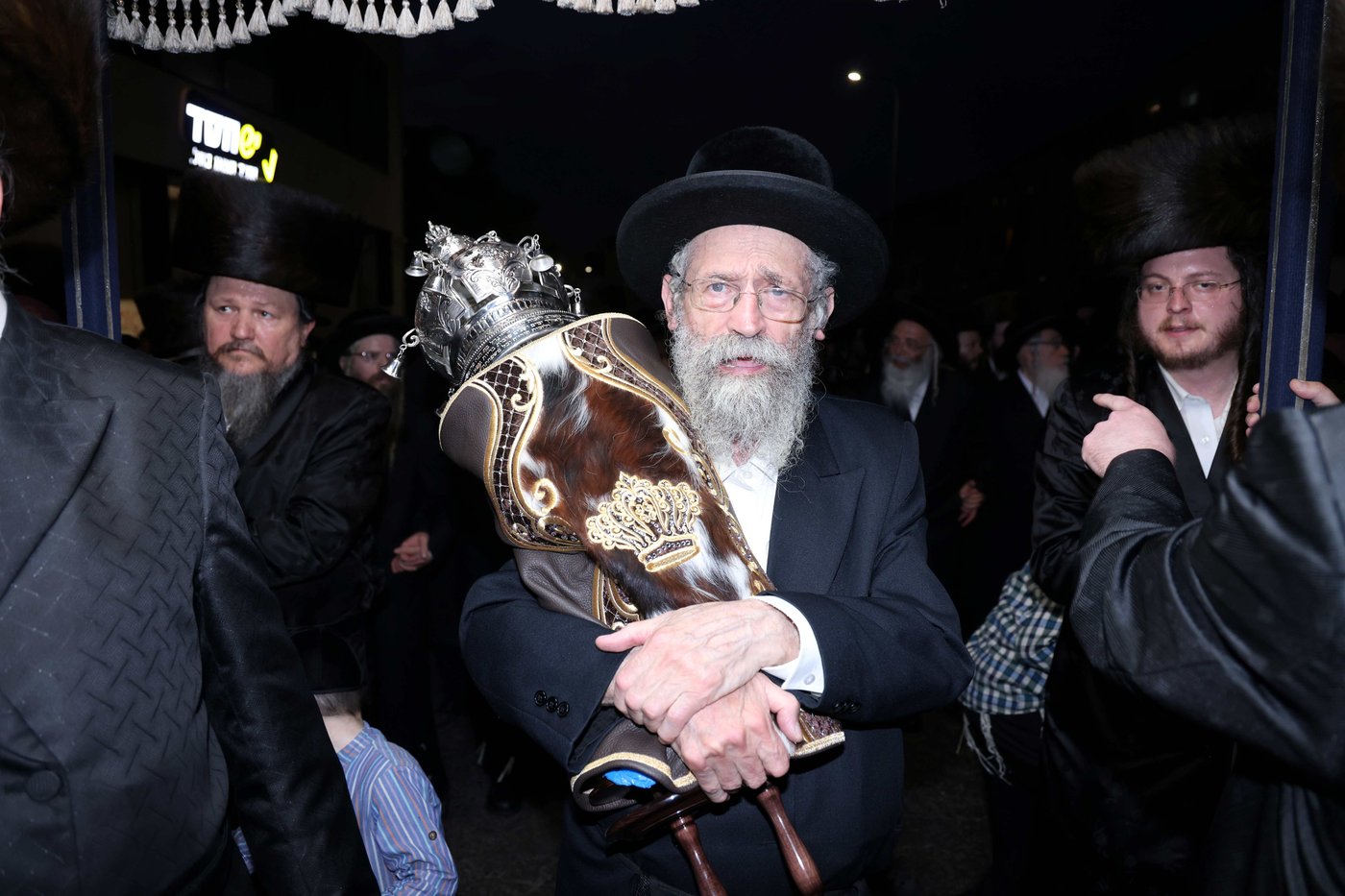 הכנסת ס"ת לביהמ"ד קהל חסידי ירושלים בבית שמש 