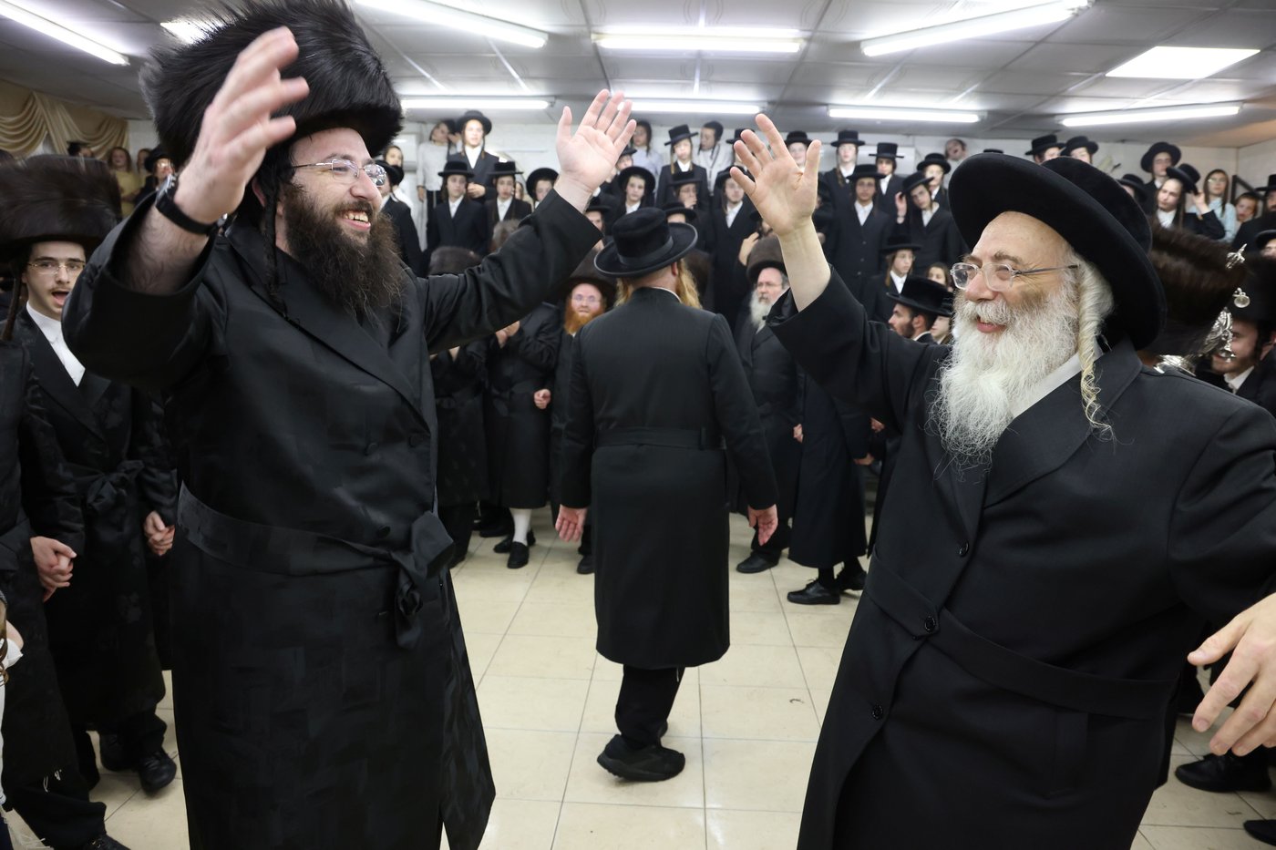 הכנסת ס"ת לביהמ"ד קהל חסידי ירושלים בבית שמש 